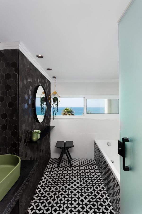 Sea View Stylish 1Br With Balcony By Beachfront Stay Herzelia Exterior foto