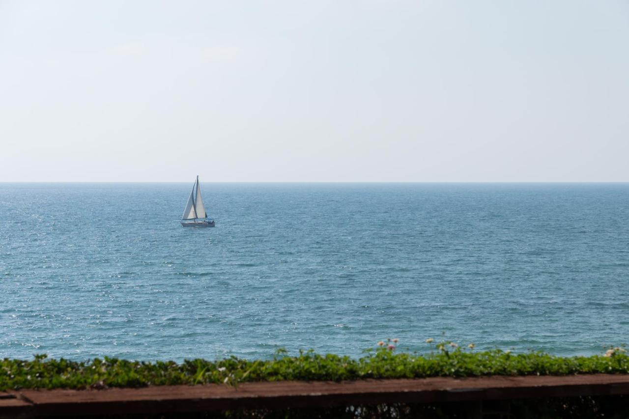 Sea View Stylish 1Br With Balcony By Beachfront Stay Herzelia Exterior foto